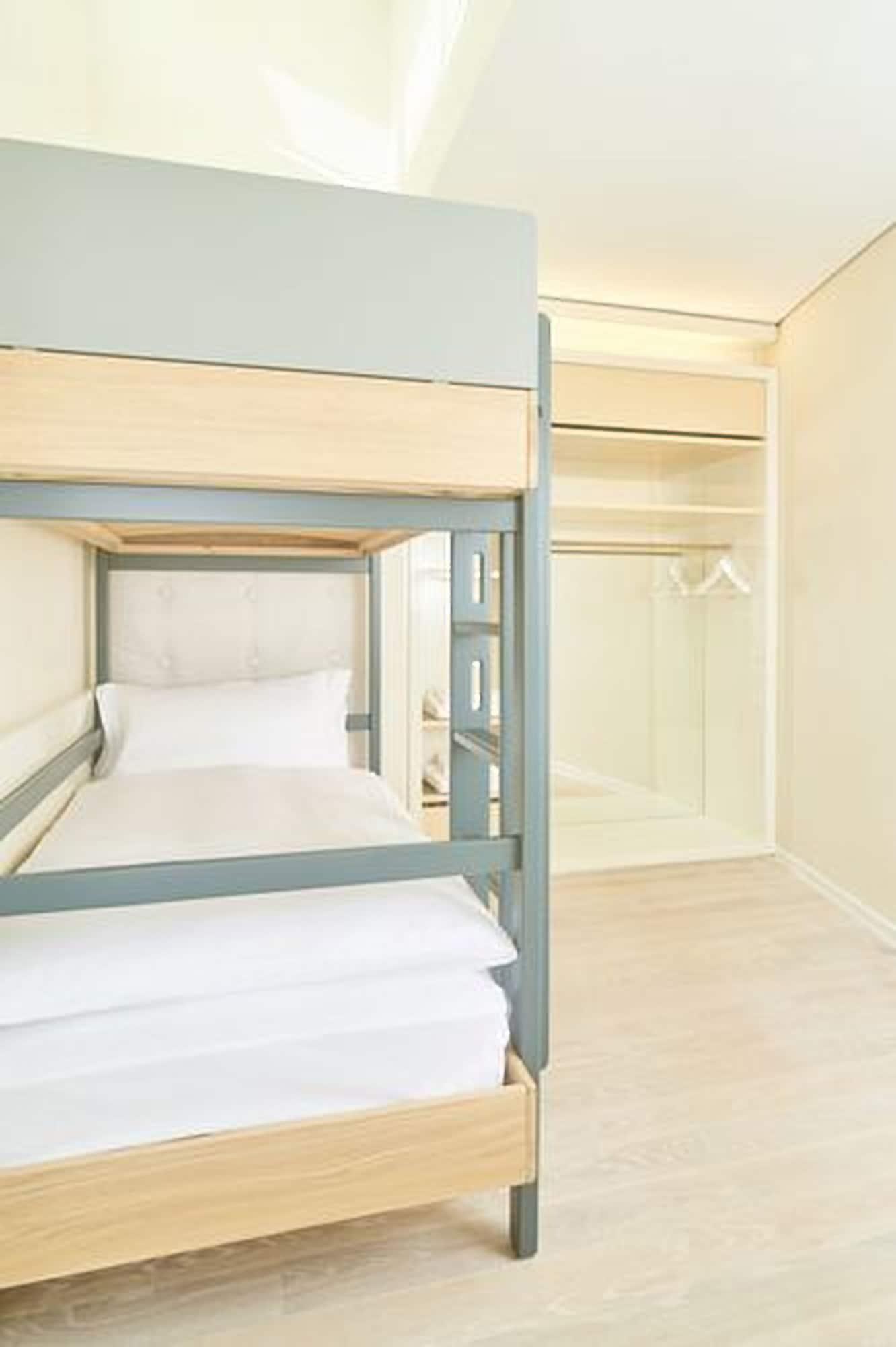 SIDE Design Hotel Hamburg Exterior foto A bunk bed in a hostel
