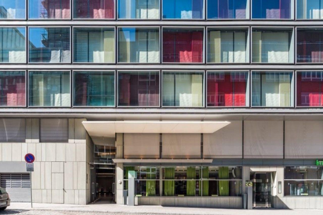 SIDE Design Hotel Hamburg Exterior foto The main entrance of the building