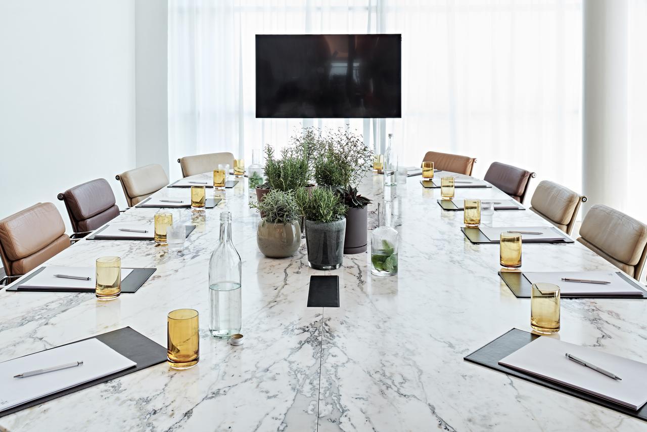 SIDE Design Hotel Hamburg Exterior foto A meeting room at the hotel