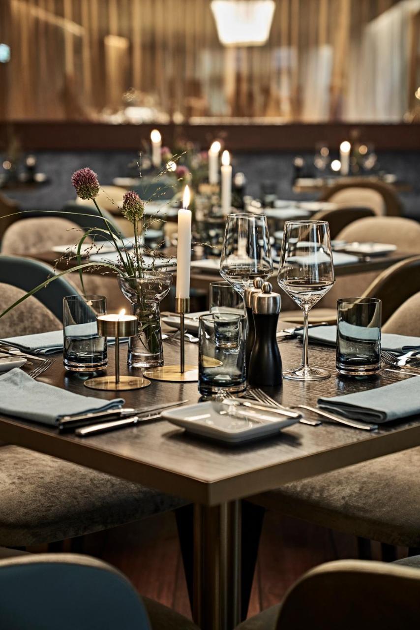 SIDE Design Hotel Hamburg Exterior foto A table set for dinner