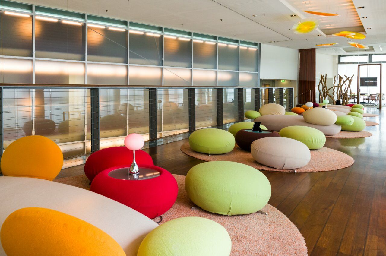 SIDE Design Hotel Hamburg Exterior foto The lounge at the airport