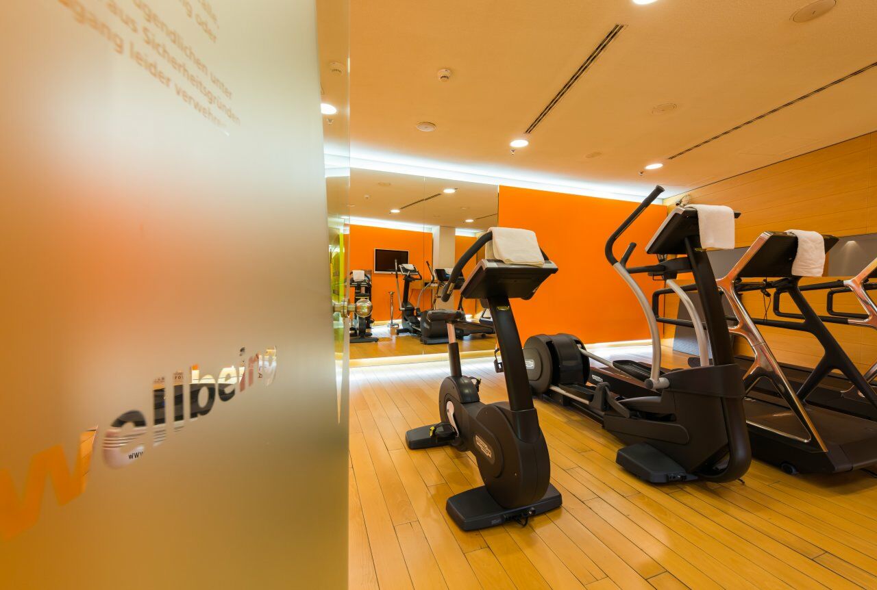 SIDE Design Hotel Hamburg Exterior foto The gym at the hotel